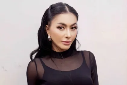 Tangis Denada Pecah Kenang Persalinan Ressa Rizky: Berjuang Sendiri dan Penuh Rahasia