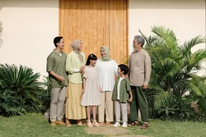 Bingung Cari Baju Lebaran Keluarga? 7 Model Ini Bikin Semua Anggota Rumah Auto Kompak