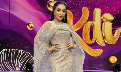 Bantah Telantarkan Anak, Denada Tunjukkan Bukti Transfer Uang Kuliah Ressa Rossano