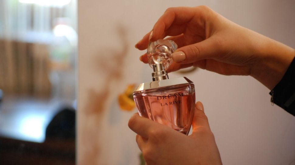 8 Parfum Perempuan Ini Dijamin Nempel Seharian dan Bikin Makin Stand Out