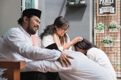 5 Cara Minta Maaf ke Orangtua Saat Lebaran, Bikin Hubungan Makin Hangat