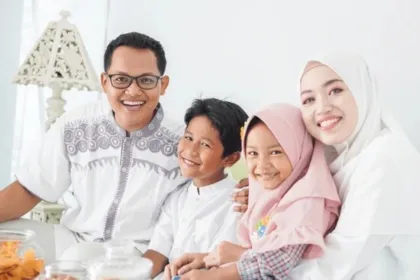 7 Gaya Foto Keluarga 4 Orang Saat Idul Fitri Agar Hasilnya Estetik