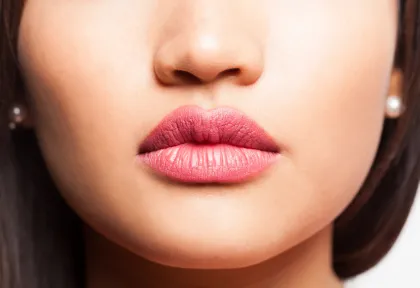 Tren Pearly Lips Lebaran 2026: Tips Bibir Glowing dan Plumpy Natural