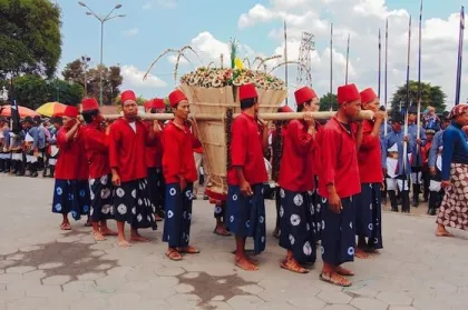 7 Tradisi Lebaran Unik di Indonesia: Dari Grebeg Syawal hingga Meugang