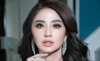 Dinyinyiri Karena Beri THR Warga Rp15 Ribu, Begini Pembelaan Dewi Perssik