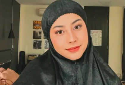 Heboh Dituding Pindah Agama, Awkarin Balas dengan Mukena di Hari Lebaran, Jawabannya Bikin Netizen Diam!