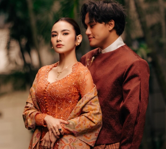 Kebaya Mewah Mahalini Saat Lebaran Bikin Heboh, Netizen: Salah Kostum!