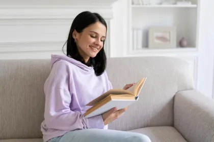 Nggak Harus Jenius! 6 Cara Mudah Ini Bisa Bikin Kamu Terlihat Lebih Cerdas dan Berkarakter Kuat