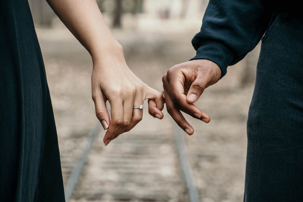 Studi Ungkap Pacaran dengan Anak Sulung Perempuan Bikin Hidup Pria Lebih Stabil dan Sukses