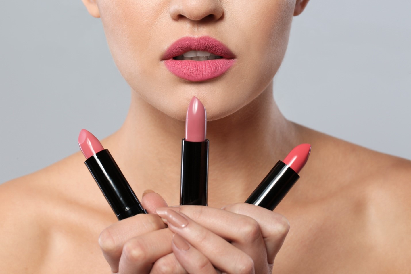 Bibir Crack Padahal Pakai Lipstik Mahal? Ternyata Ini Penyebab yang Sering Diabaikan!