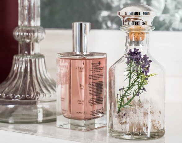 Kenali Perbedaannya! Eau de Toilette vs Parfum, Mana Lebih Tahan Lama?