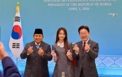 Carmen Hearts2Hearts Curi Spotlight Blue House, Pose Saranghaeyo Bareng Prabowo dan Presiden Lee Jae Myung