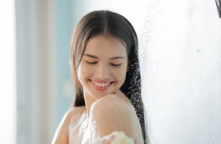 7 Rekomendasi Sabun Mandi untuk Cerahkan Kulit Kusam, Lengkap dengan Harganya