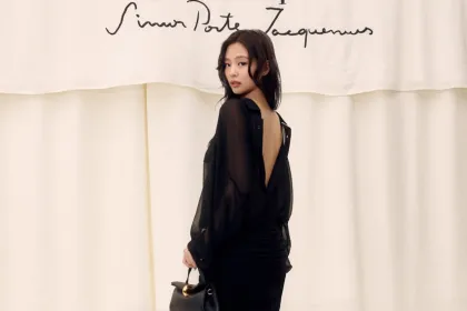 Jennie BLACKPINK Tampil dengan Gaya Underboob di Jacquemus, Berani Coba?