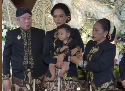 Tedak Siten Andrew Raxy Neil: Hampers dari Erika Carlina Bikin Heboh
