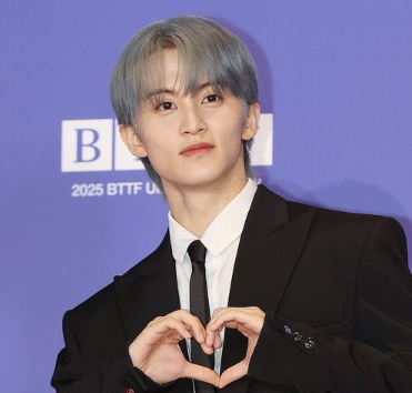 Perjalanan Karier Mark Lee: Dari Debut di Tiga Unit NCT hingga Album Solo The Firstfruit