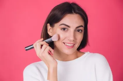 Mengenal Tren White Blush yang Viral dan Cara Pakainya agar Tampak Ethereal