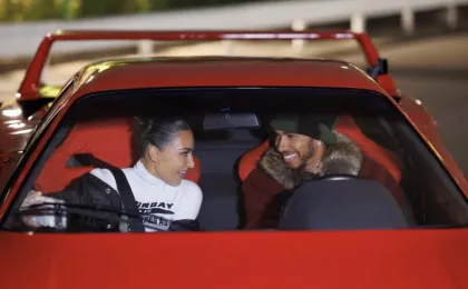 Kim Kardashian Temani Lewis Hamilton Ngedrift di Tokyo, Akhirnya Go Public?