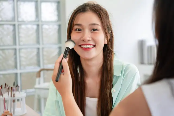 7 Base Makeup untuk Kulit Berminyak, Kunci Makeup Flawless Seharian
