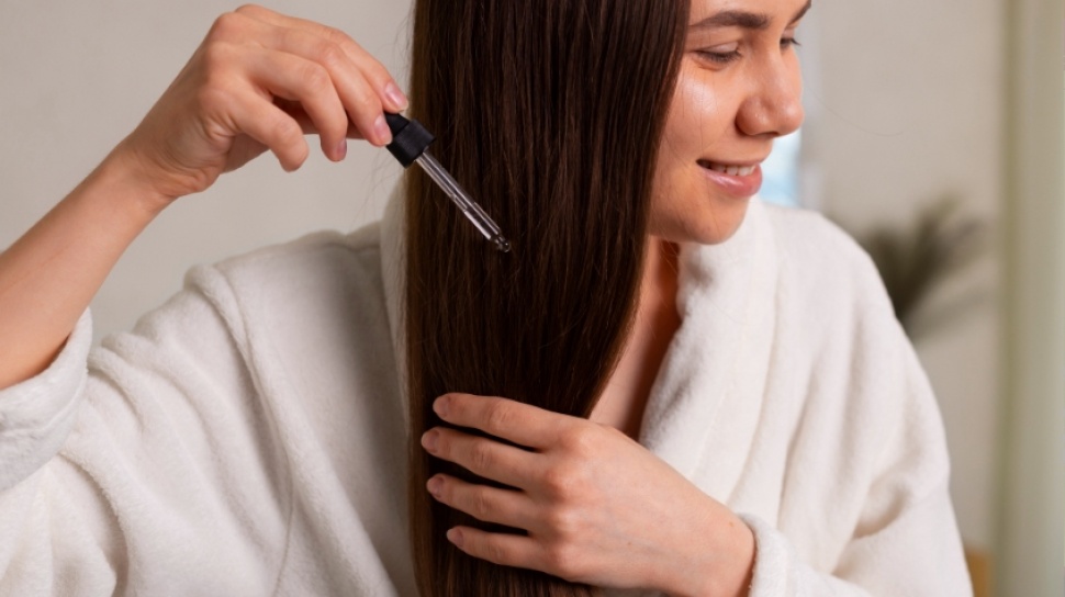 Rambut Rontok Parah? 5 Hair Serum Ini Disebut Bisa Bikin Rambut Tebal Lagi dalam Waktu Singkat!