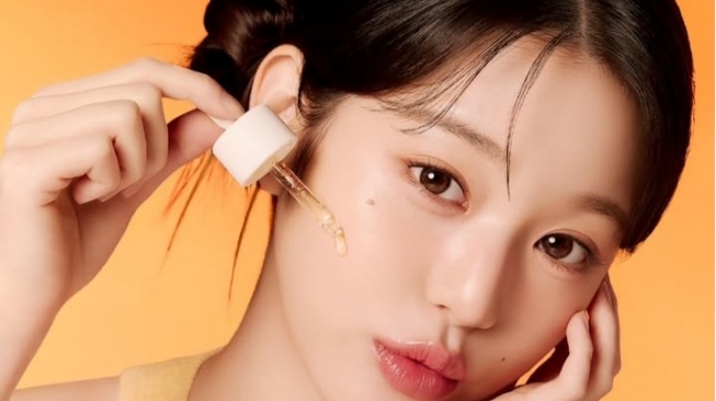 Auto Glowing Kayak Idol Korea! Ini 10 Serum Korea Terlaris yang Bikin Kulit Kinclong Seketika