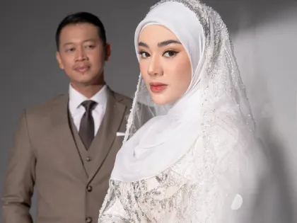 Ekonomi Lagi Sulit! Clara Shinta Heran Suami Asyik VCS, Kini Gugat Cerai