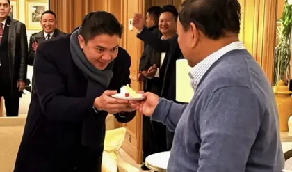 Prabowo Beri Kejutan Ulang Tahun Seskab Teddy di Paris, Warganet Beri Reaksi Beragam