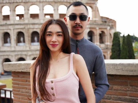 Diduga Balikan dengan Gusti Ega, Angel Karamoy Malah Bagi-Bagi Saweran ke Netizen: Kode Rujuk?