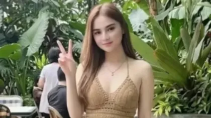 Setelah Somasi Rp10,7 Miliar, Wanita VCS Suami Clara Shinta Unggah Momen Solat Hingga Kutipan Bijak