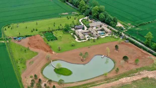 Rumah Mewah Nyaris Dibobol! David dan Victoria Beckham Ingin Bangun Hutan Rahasia demi Lindungi Privasi