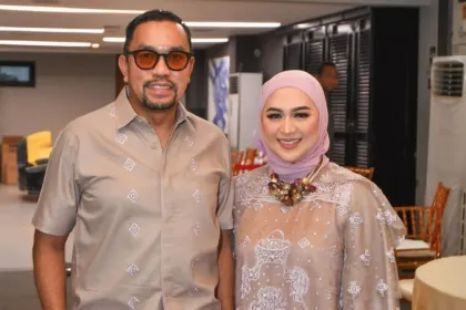 Heboh! Istri Ahmad Sahroni Diduga Selingkuh dengan Drummer Band 90-an, Unggahan Threads Viral
