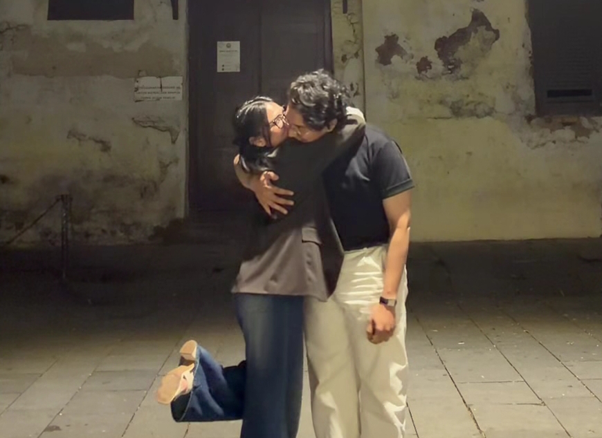 Go Publik! Ardhito Pramono dan Davina Karamoy Asyik Ciuman di Kota Tua