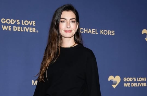 Anne Hathaway Ucap ‘Insya Allah’, Netizen Heboh: Sudah Mualaf?