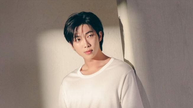 RM BTS Diisukan Merokok di Area Non Smoking di Jepang, Terancam Cancel Culture?
