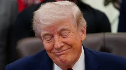 Tuding Iran Alami Keruntuhan Finansial, Trump Malah Ulur Gencatan Senjata