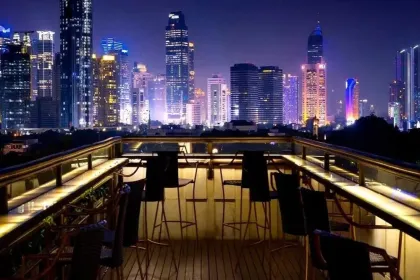 10 Rooftop Bar Jakarta dengan View Spektakuler, Dijamin Bikin Terpukau!
