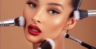 Makeup Brush: Kapan Harus Diganti dan Tips Membersihkannya