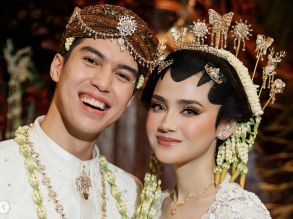 Bukan Souvenir Biasa! Rahasia Filosofi Kepingan Emas di Nikahan El Rumi dan Syifa Hadju Terungkap
