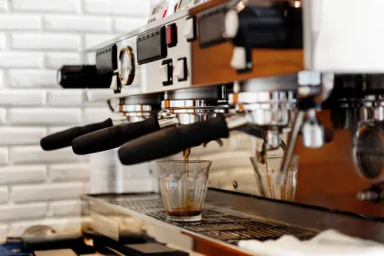 Mengapa Kopi Sangat Populer bagi Gen Z? Ini 4 Alasan di Balik Tren Coffee Culture