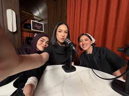5 Podcast Perempuan Terbaik 2026 yang Lagi Viral, Bikin Kamu Lebih Dewasa & Melek Diri!