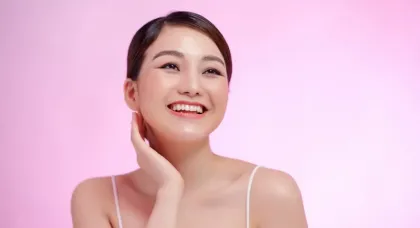 6 Trik Makeup Natural Glow Ini Bikin Wajah Auto Segar dan Kelihatan Mahal Tanpa Ribet!