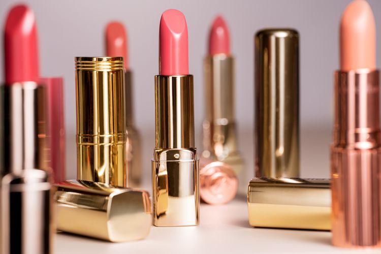 Jangan Dipakai Lagi! Ini 5 Tanda Lipstik Kedaluwarsa yang Bisa Bahayakan Bibir