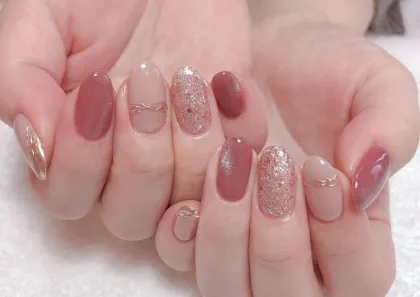 7 Tren Nail Art 2026: Bikin Tangan Terlihat Mahal, Clean dan Elegan!