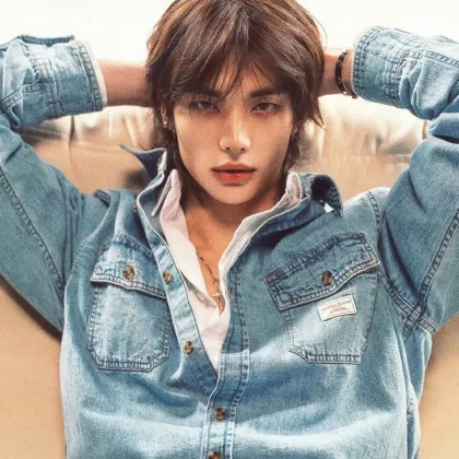 Harga Koleksi GUESS x Hyunjin Stray Kids di Grand Indonesia, Beli Sekarang! 