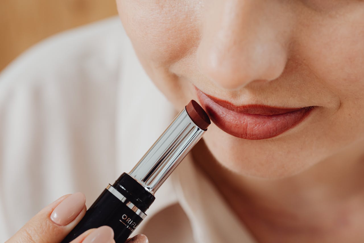 Apa Itu Lipstick Effect? Fenomena 'Kemewahan Kecil' di Tengah Ekonomi Sulit