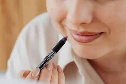 Penyebab Bibir Menjadi Gelap: Dari Faktor Melanin hingga Kebiasaan Merokok