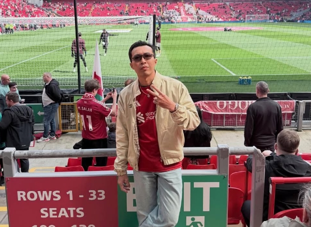 Fans Garis Keras Berujung Di-notice! Foto dr. Tirta Diposting Akun Resmi Liverpool