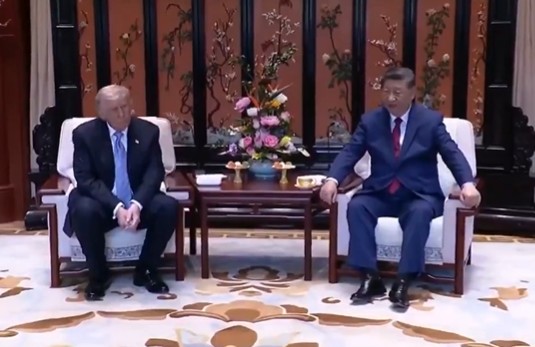 Viral di X! Kursi Trump Disebut Lebih Rendah dari Xi Jinping, Netizen Soroti “Kode Keras” China di Depan Dunia