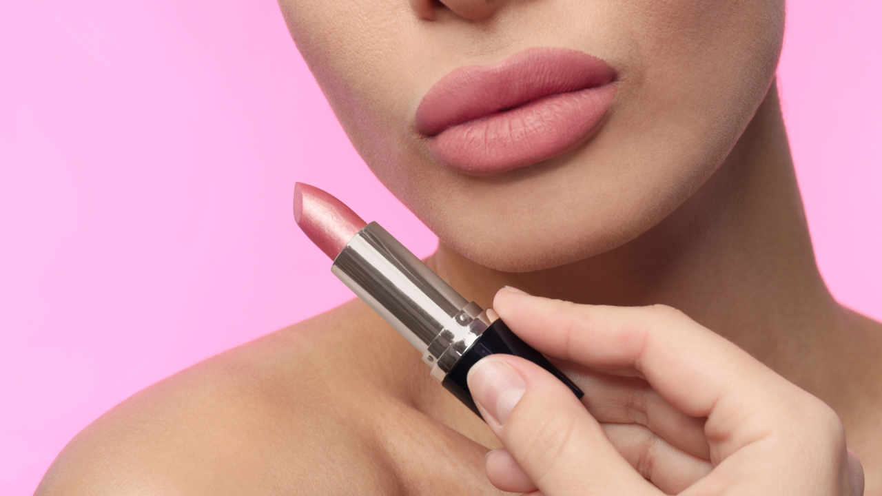 6 Kesalahan Saat Memakai Lipstik Matte yang Bikin Bibir Kering dan Pecah-Pecah
