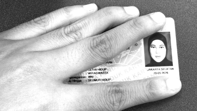 Paula Verhoeven Pamer KTP Baru, Status Cerai Hidup Jadi Perhatian Publik